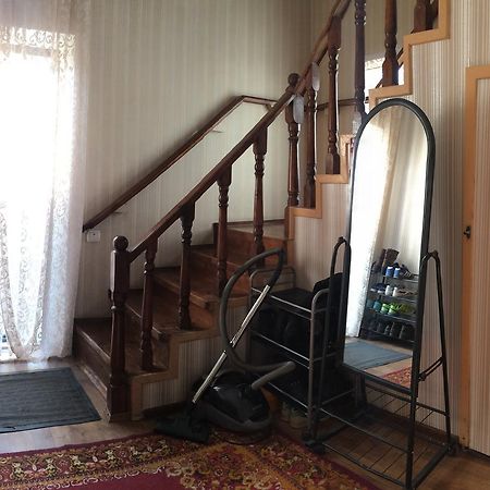 Holiday Hostel House Bishkek Bagian luar foto