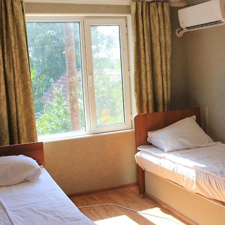 Holiday Hostel House Bishkek Bagian luar foto