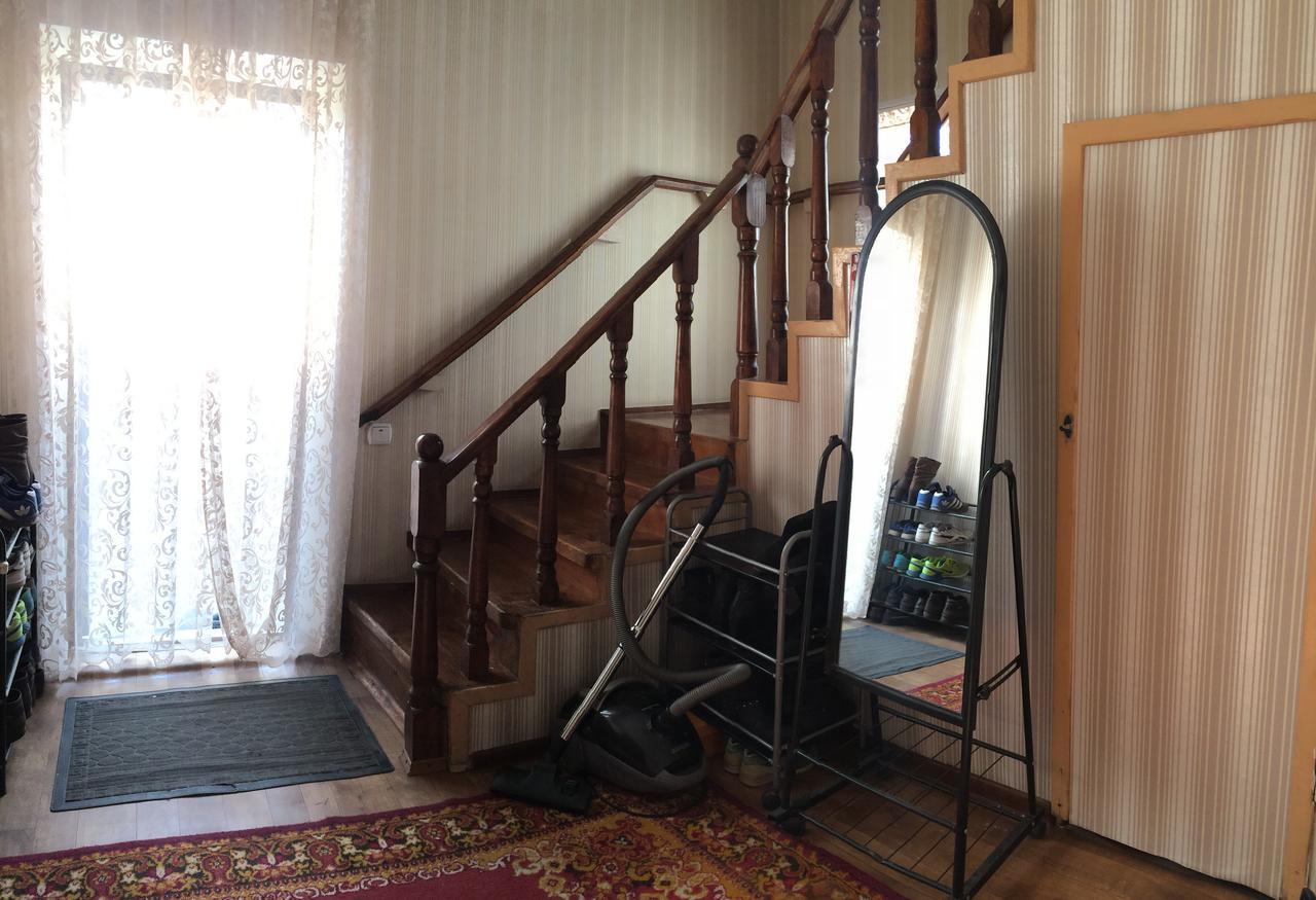 Holiday Hostel House Bishkek Bagian luar foto