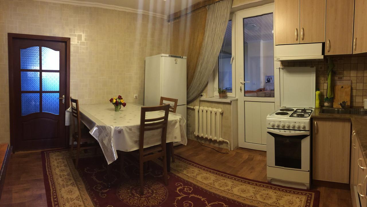 Holiday Hostel House Bishkek Bagian luar foto