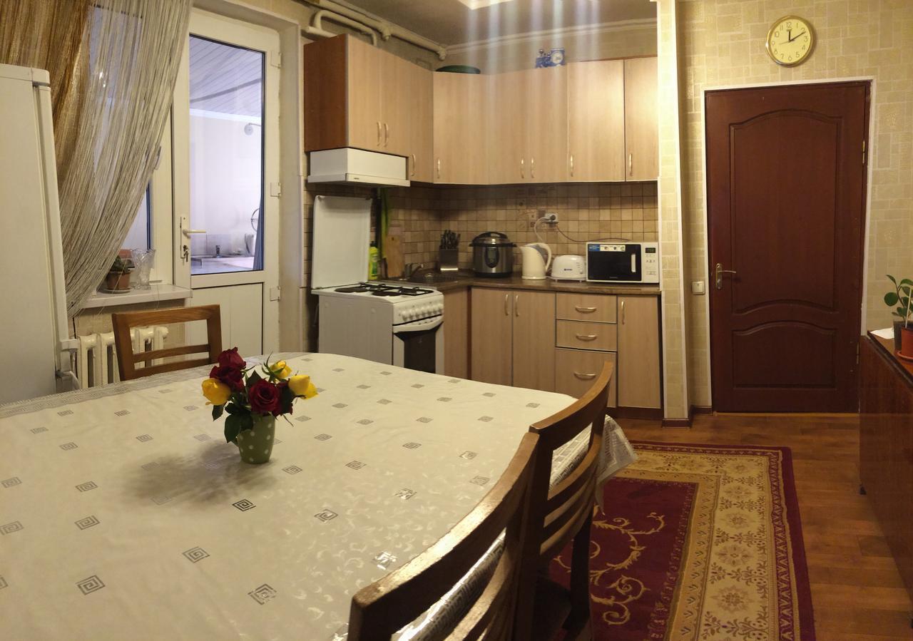 Holiday Hostel House Bishkek Bagian luar foto