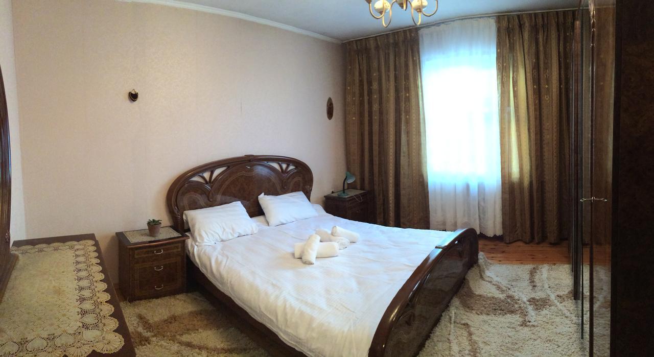 Holiday Hostel House Bishkek Bagian luar foto