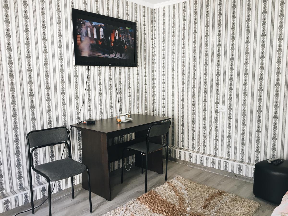Holiday Hostel House Bishkek Bagian luar foto
