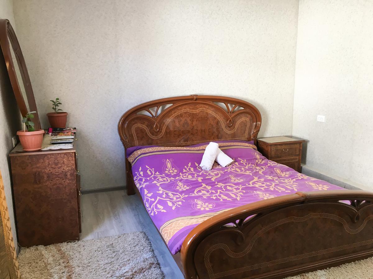Holiday Hostel House Bishkek Bagian luar foto