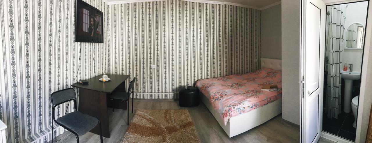 Holiday Hostel House Bishkek Bagian luar foto