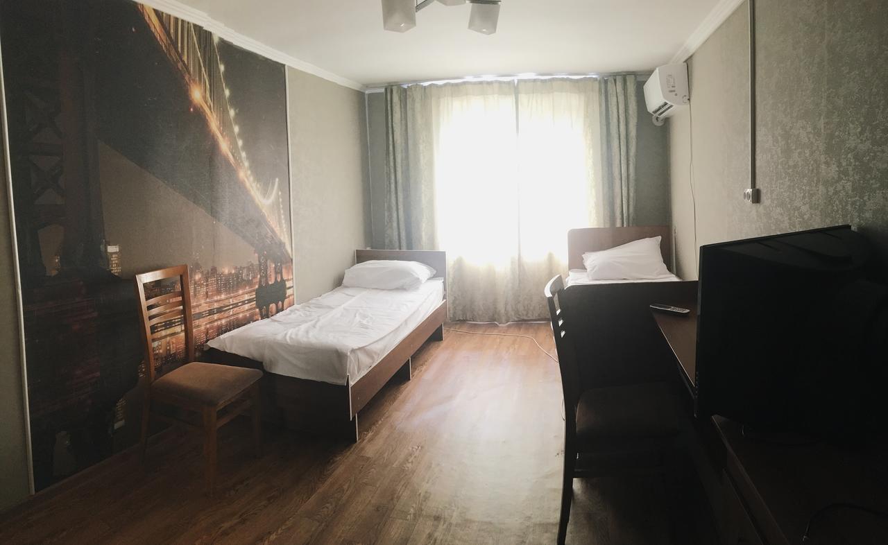 Holiday Hostel House Bishkek Bagian luar foto