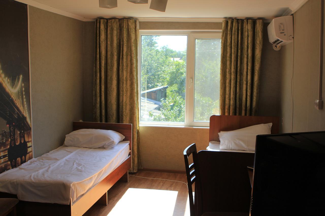 Holiday Hostel House Bishkek Bagian luar foto