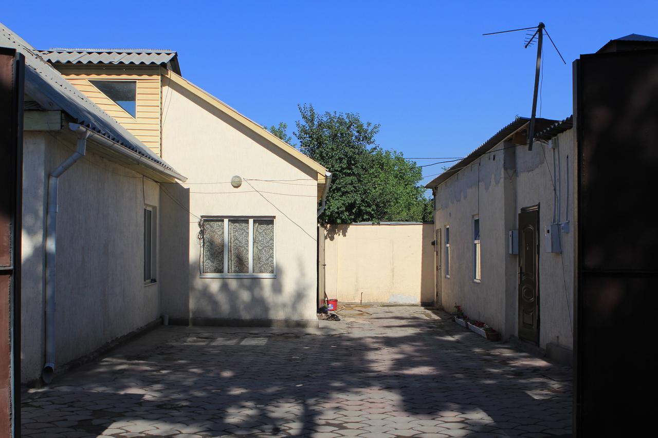 Holiday Hostel House Bishkek Bagian luar foto