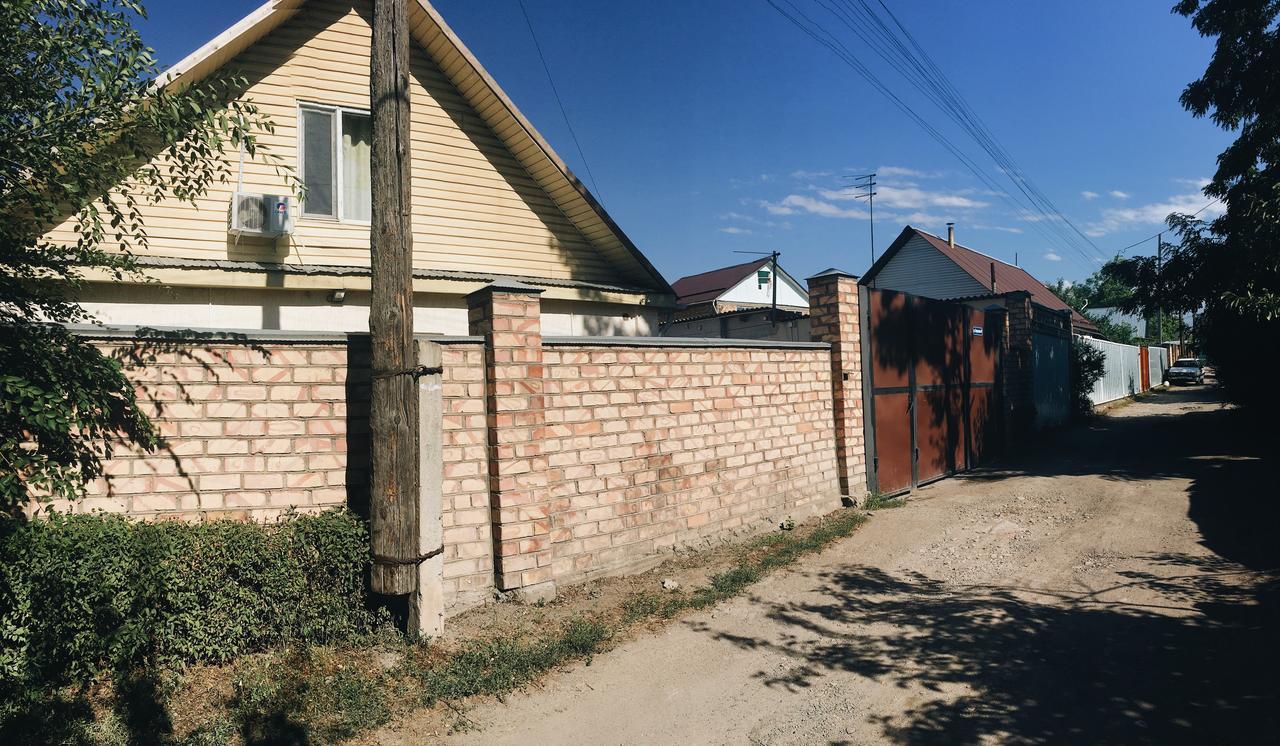 Holiday Hostel House Bishkek Bagian luar foto