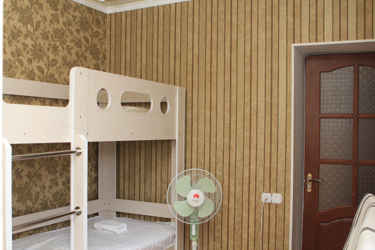 Holiday Hostel House Bishkek Bagian luar foto