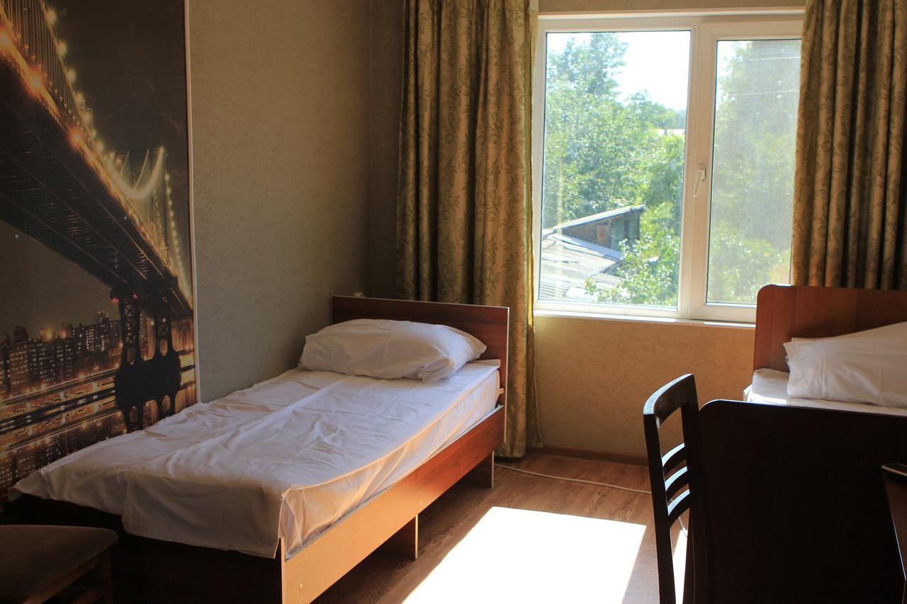 Holiday Hostel House Bishkek Bagian luar foto