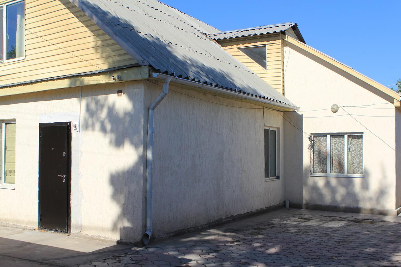 Holiday Hostel House Bishkek Bagian luar foto