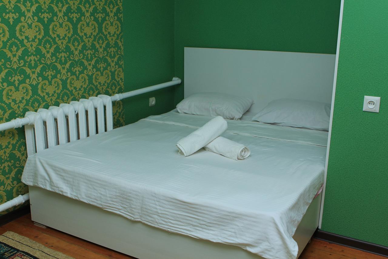 Holiday Hostel House Bishkek Bagian luar foto