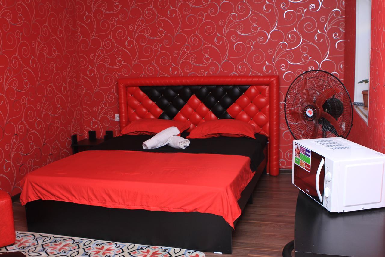 Holiday Hostel House Bishkek Bagian luar foto