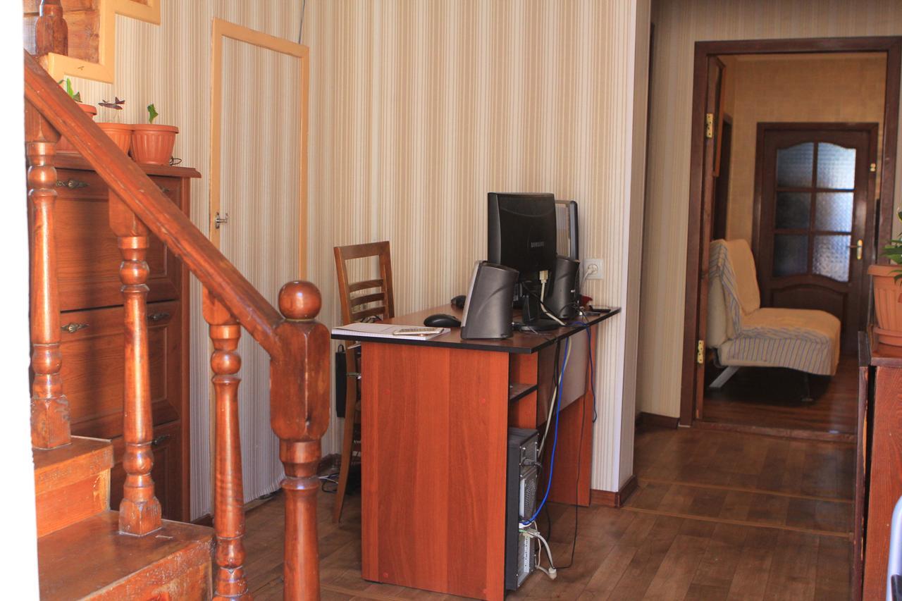 Holiday Hostel House Bishkek Bagian luar foto