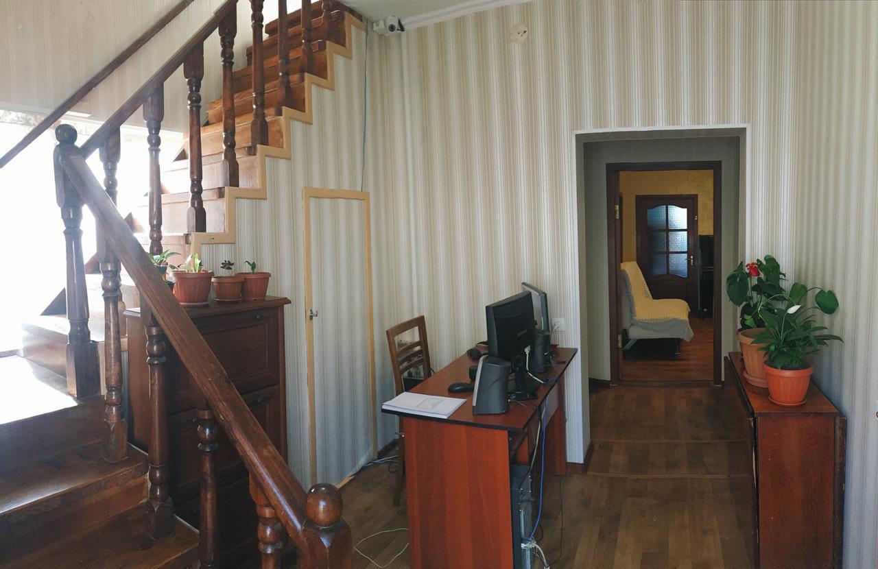 Holiday Hostel House Bishkek Bagian luar foto