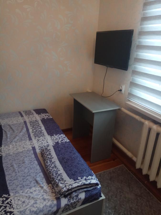 Holiday Hostel House Bishkek Bagian luar foto