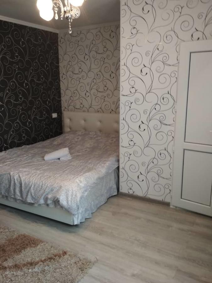 Holiday Hostel House Bishkek Bagian luar foto